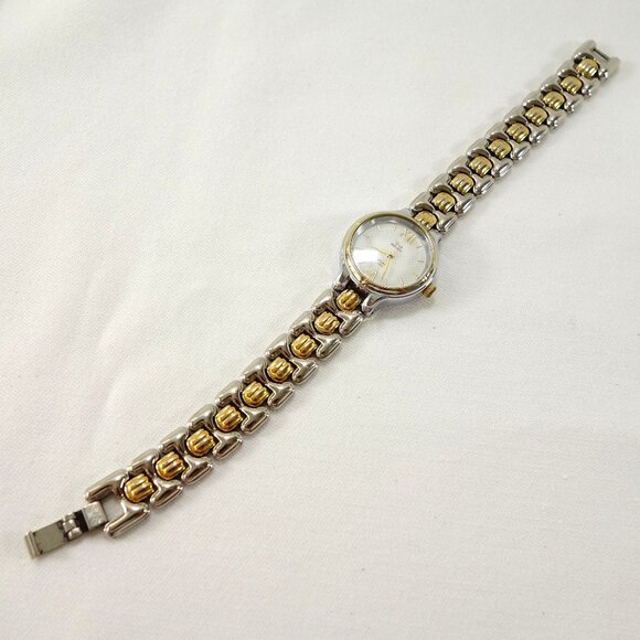 Classic Timex Indiglo Women's Two Tone Bracelet Quartz Watch New Battery - Picture 3 of 10